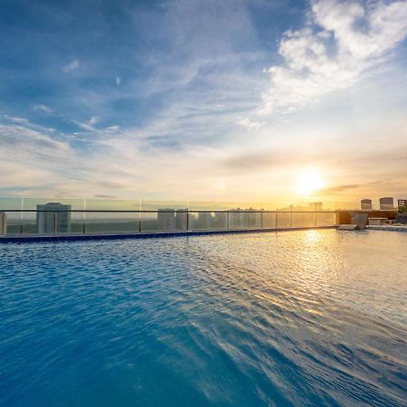 Ghl Collection Barranquilla Hotel Eksteriør bilde Infinity pool at the rooftop of the hotel